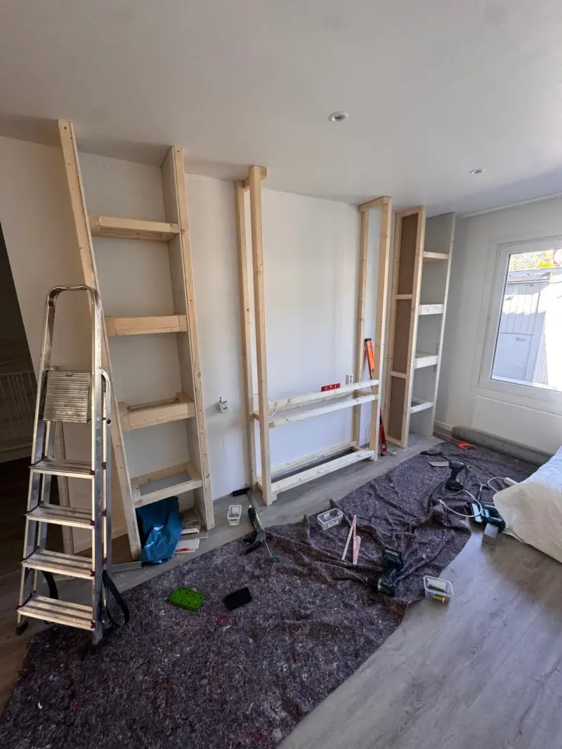 Platsbyggd mediavägg med eldstad – Järfälla, bild 4 av 10