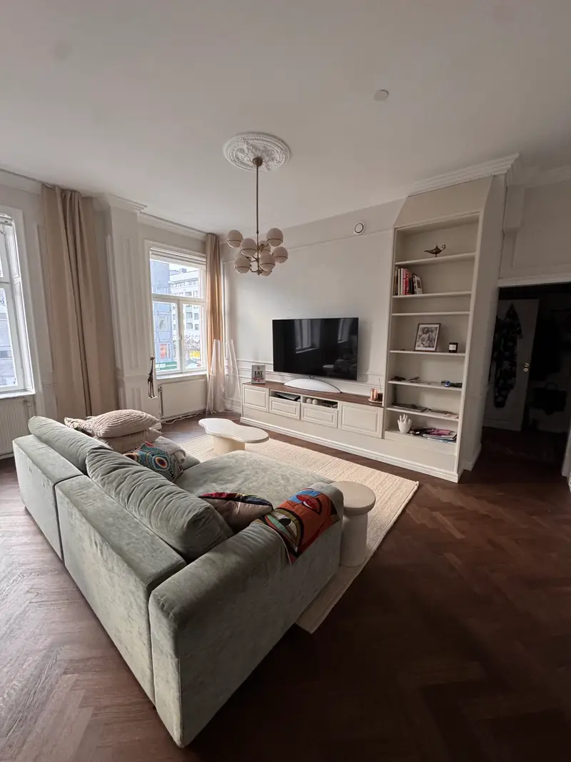 Platsbyggd TV-bänk och bokhylla, bild 7 av 8